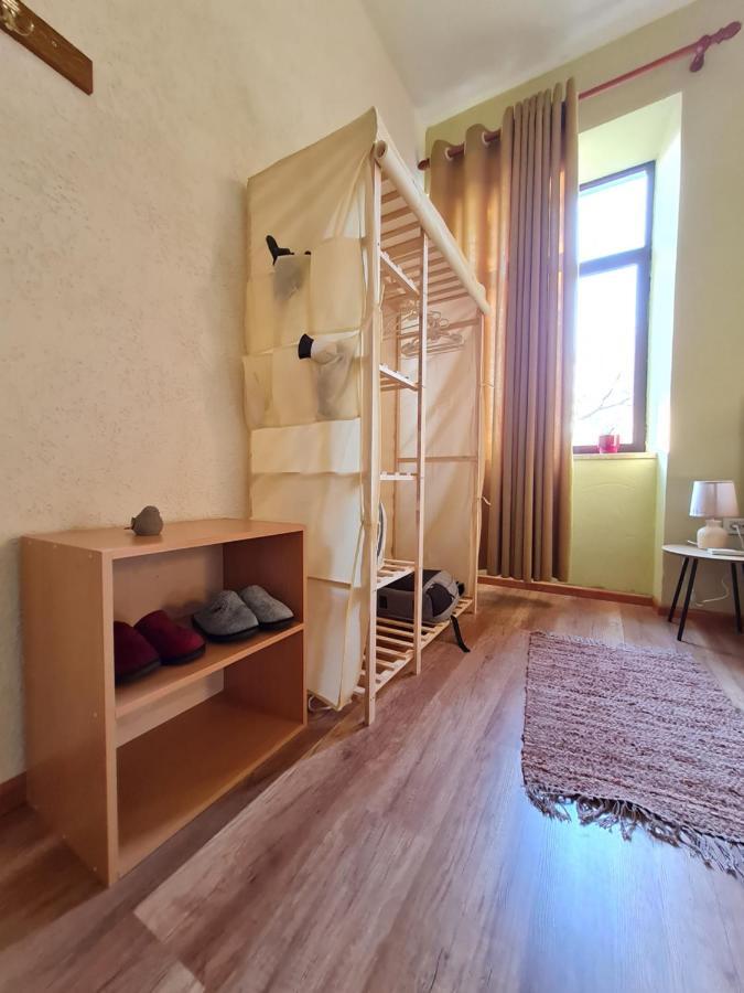 Ex-Block District Charming Studio Apartment With Treeish Sorrounding View! ティラナ エクステリア 写真