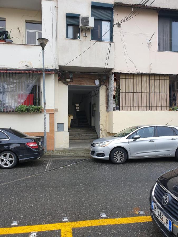 Ex-Block District Charming Studio Apartment With Treeish Sorrounding View! ティラナ エクステリア 写真